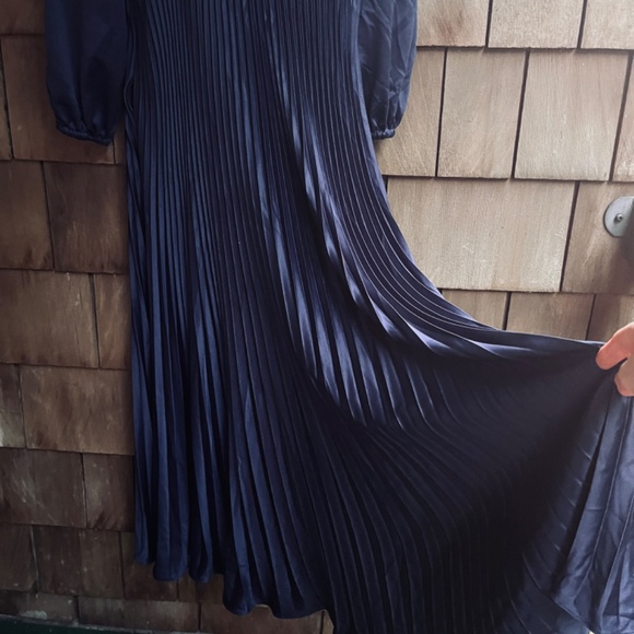 Adelyn Rae M Pleated Satin V-Neck Long Sleeve Midi Satin Navy Blue Dress - Picture 12 of 14